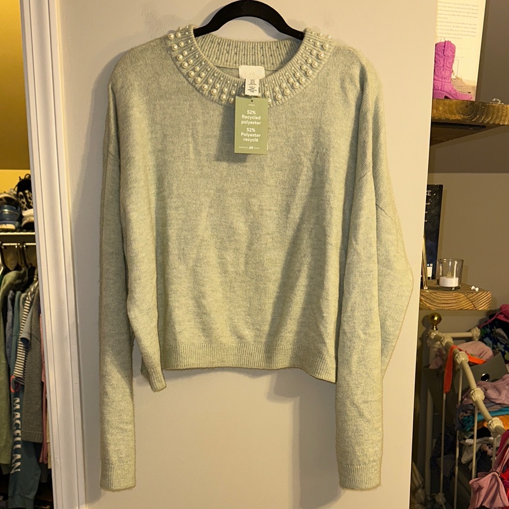 NWT XL H&M mint cropped sweater with pearl details on the collar